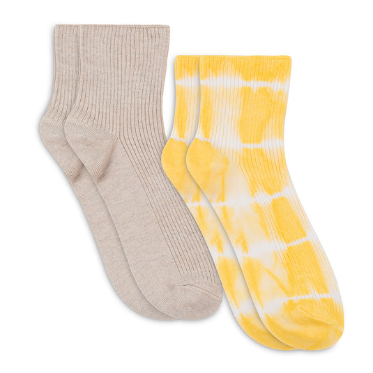 Pair of Women's Plant Dyed Quarter Crew Sock 2PK - Oxford | Lemon in light grey and tie-dye pattern, designed for comfort and casual wear.