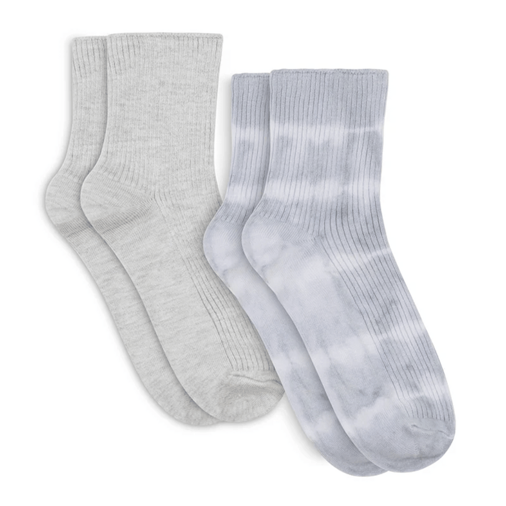 Pair of Women's Plant Dyed Quarter Crew Sock 2PK - Oxford | Lemon in light grey and tie-dye pattern, designed for comfort and casual wear.